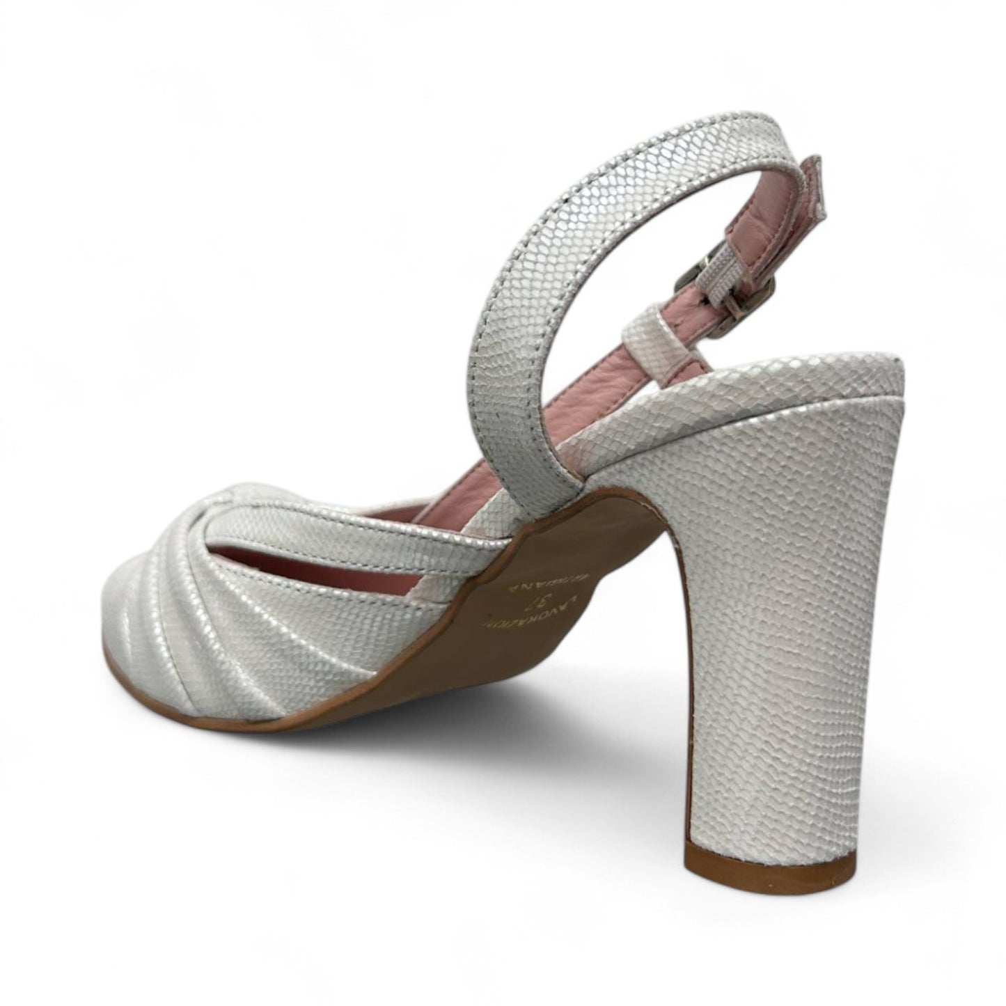 23012 - 530  Ivory Masnja
